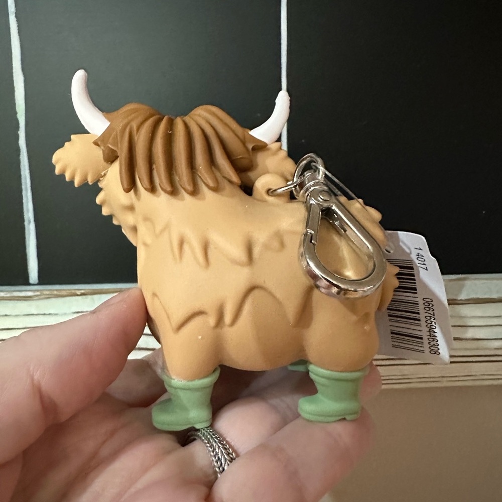 Adorable highland cow pocketboc holder. NWT. - Picture 3 of 4